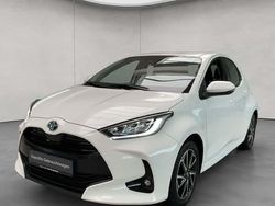 Weiß Gebraucht 2022 Toyota Yaris Hybrid Team Limousine | 17.950 € (Fairer Preis)