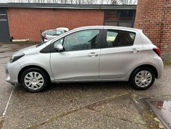 Silber Gebraucht 2014 Toyota Yaris Comfort Limousine | 7.499 € (Fairer Preis)