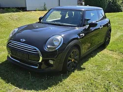 Schwarz Gebraucht 2018 Mini Cooper Kleinwagen | 12.499 € (Etwas zu teuer)