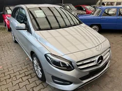 Silber Gebraucht 2015 Mercedes B200 Van / Kleinbus | 12.980 € (Fairer Preis)