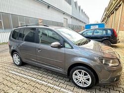 Grau Gebraucht 2012 VW Touran Comfortline Van / Kleinbus | 8.700 € (Fairer Preis)