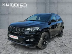 Solid black (schwarz) Gebraucht 2023 Jeep Compass SUV | 27.990 €
