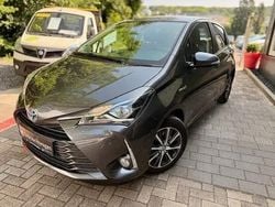Grey metallic Gebraucht 2019 Toyota Yaris Hybrid Limousine | 15.480 € (Guter Preis)