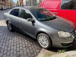 Grau Gebraucht 2010 VW Jetta Freestyle Limousine | 5.900 € (Guter Preis)