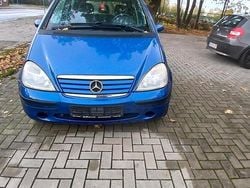 Blau Gebraucht 1999 Mercedes 170 Kleinwagen | 1.500 €