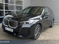 Saphirschwarz metallic Gebraucht 2025 BMW iX1 M Sport SUV | 52.900 € (Teuer)
