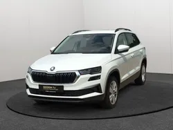 Weiss Gebraucht 2024 Skoda Karoq Selection SUV | 34.822 € (Teuer)