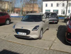 Beige Gebraucht 2024 Suzuki Swift Comfort Limousine | 16.790 € (Fairer Preis)