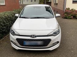 Weiß Gebraucht 2015 Hyundai i20 Style Kleinwagen | 4.990 € (Fairer Preis)