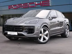 Quarzitgraumetallic Gebraucht 2024 Porsche Cayenne Turbo E-Hybrid SUV | 178.888 €