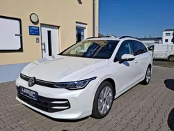 Oryxweiß perleffekt Neu 2025 VW Golf VIII Kombi | 31.590 € (Superpreis)