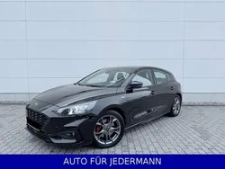 Agate black Gebraucht 2020 Ford Focus ST-Line Limousine | 17.280 € (Fairer Preis)