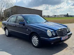 Blau Gebraucht 1995 Mercedes E230 Limousine | 3.999 €