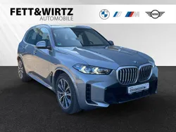 Skyscraper grau metallic Gebraucht 2024 BMW X5 M Sport SUV | 94.888 €