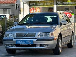 Grau Gebraucht 2001 Volvo V40 Comfort Kombi | 3.990 €
