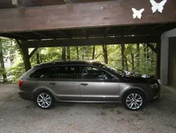 Violett Gebraucht 2012 Skoda Superb Elegance Kombi | 9.900 € (Guter Preis)
