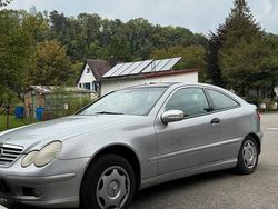 Silber Gebraucht 2001 Mercedes C180 Coupé | 2.000 €