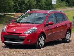 Rot Gebraucht 2009 Renault Clio GrandTour Dynamique Kombi | 3.690 € (Etwas zu teuer)