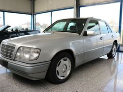 Silber metallic Gebraucht 1995 Mercedes E200 Limousine | 7.990 €