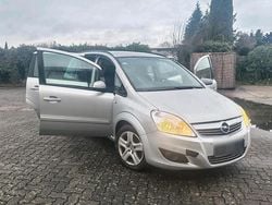 Silber Gebraucht 2010 Opel Zafira Van / Kleinbus | 2.500 € (Guter Preis)