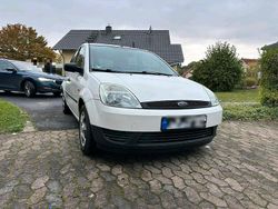 Weiß Gebraucht 2002 Ford Fiesta Kleinwagen | 1.699 €