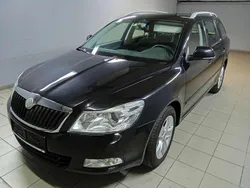 Schwarz Gebraucht 2010 Skoda Octavia Ambiente Kombi | 2.900 € (Superpreis)