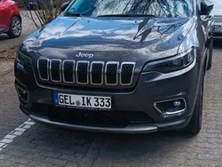 Grau Gebraucht 2020 Jeep Cherokee Limited SUV | 15.000 € (Etwas zu teuer)