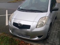 Silber Gebraucht 2007 Toyota Yaris Sol Limousine | 1.850 € (Guter Preis)
