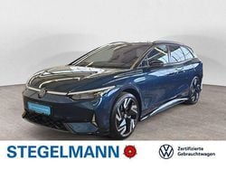 Aquamarinblau metallic Gebraucht 2025 VW ID.7 GTX Kombi | 50.770 € (Guter Preis)