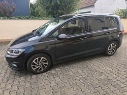 Schwarz Gebraucht 2017 VW Touran Van / Kleinbus | 13.000 €