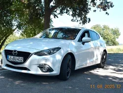 Weiß Gebraucht 2015 Mazda 3 Center-Line Limousine | 11.000 € (Fairer Preis)