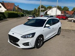 Weiß Gebraucht 2020 Ford Focus ST-Line Limousine | 17.500 € (Fairer Preis)