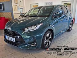 Grün Neu 2025 Toyota Yaris Hybrid Comfort Limousine | 28.450 € (Etwas zu teuer)