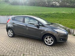 Grau Gebraucht 2016 Ford Fiesta Titanium Kleinwagen | 6.500 € (Fairer Preis)