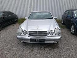 Silber Gebraucht 1998 Mercedes 240 Limousine | 2.800 €