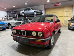 Rot Gebraucht 1987 BMW 318 Cabriolet Basis Cabrio | 8.500 €