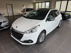 Lack weiss banquise/deckende l Gebraucht 2017 Peugeot 208 Allure Kleinwagen | 9.990 € (Etwas zu teuer)