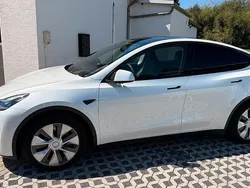 Weiß Gebraucht 2023 Tesla Model Y Long Range RWD SUV | 38.590 €