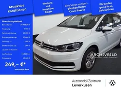 Gruen Gebraucht 2024 VW Touran Comfortline Van / Kleinbus | 30.988 € (Guter Preis)