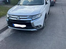 Weiß Gebraucht 2016 Mitsubishi Outlander SUV | 12.800 €