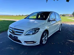 Weiß Gebraucht 2014 Mercedes B180 Van / Kleinbus | 11.700 € (Guter Preis)