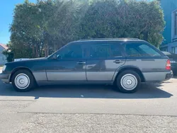 Grau Gebraucht 1994 Mercedes E200 Kombi | 3.400 €