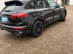 Schwarz Gebraucht 2018 Porsche Cayenne Platinum Edition SUV | 33.900 € (Fairer Preis)