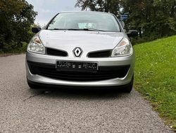 Silber Gebraucht 2008 Renault Clio II Kleinwagen | 2.500 €