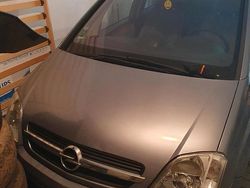 Silber Gebraucht 2004 Opel Meriva Van / Kleinbus | 600 € (Fairer Preis)