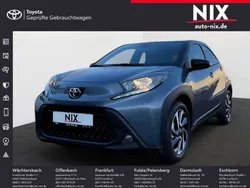 Urban khaki / night sky black Neu 2024 Toyota Aygo Team Kleinwagen | 17.500 €