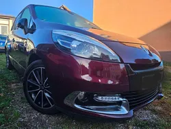 Rot Gebraucht 2012 Renault Scénic III Bose Edition Van / Kleinbus | 3.990 € (Guter Preis)