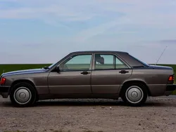 Grau Gebraucht 1992 Mercedes 190 Limousine | 4.700 €