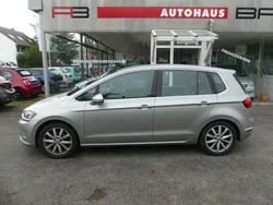 Silber Gebraucht 2017 VW Golf Sportsvan Highline Van / Kleinbus | 15.990 € (Fairer Preis)
