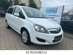 Weiß Gebraucht 2012 Opel Zafira Family Van / Kleinbus | 5.499 € (Fairer Preis)